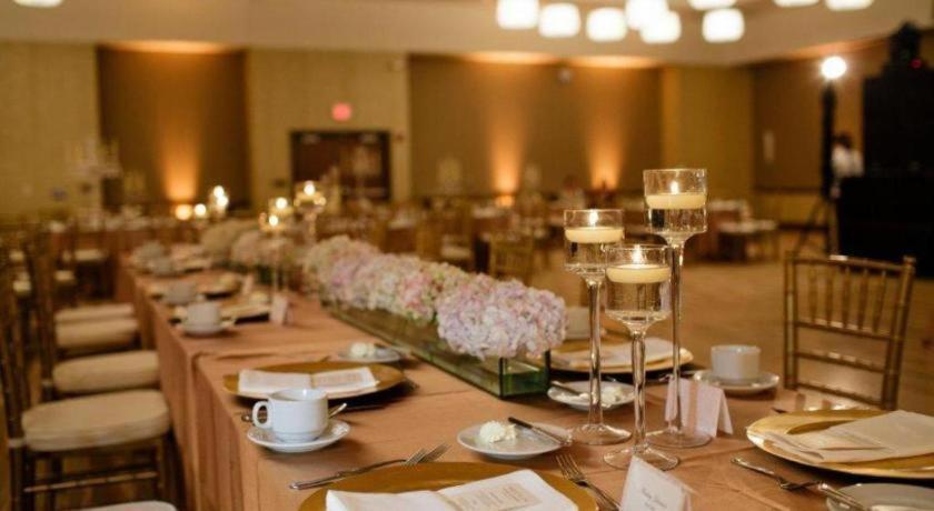 I Hotel And Illinois Conference Center - Champaign Esterno foto