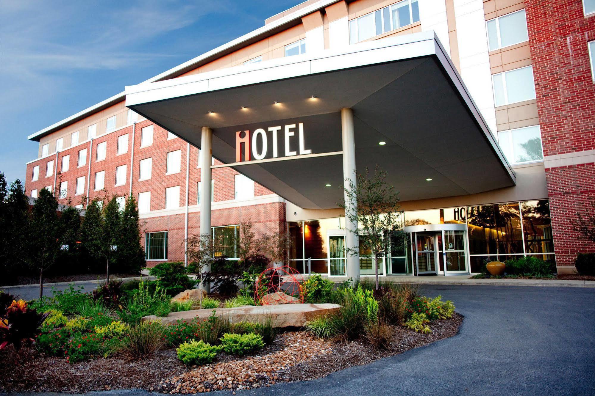 I Hotel And Illinois Conference Center - Champaign Esterno foto